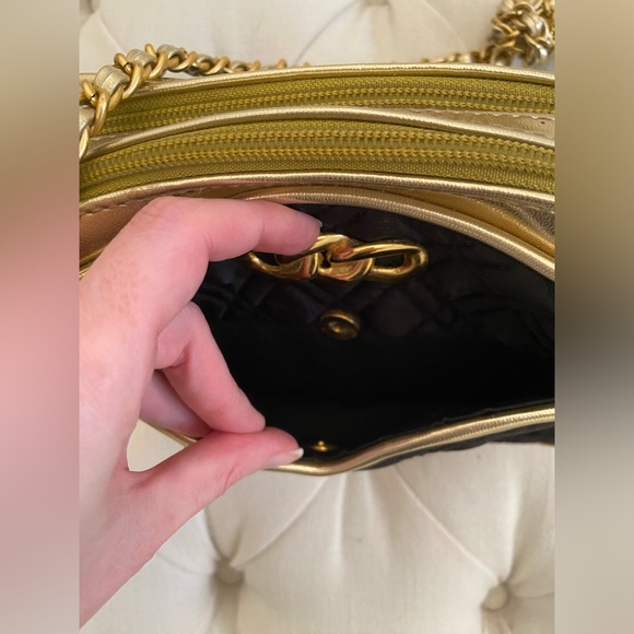 Vintage 80’s Black & Gold Purse - Picture 5 of 9